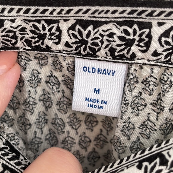 Old Navy Cotton blouse. Size M. - Picture 2 of 3